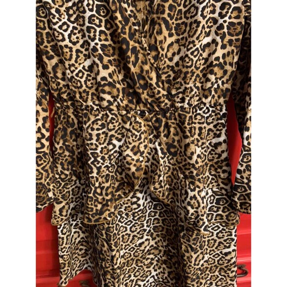NWT Leopard Dress With Included Pin to Adjust Neckline Super Cute Ruffle Large L - Picture 2 of 3